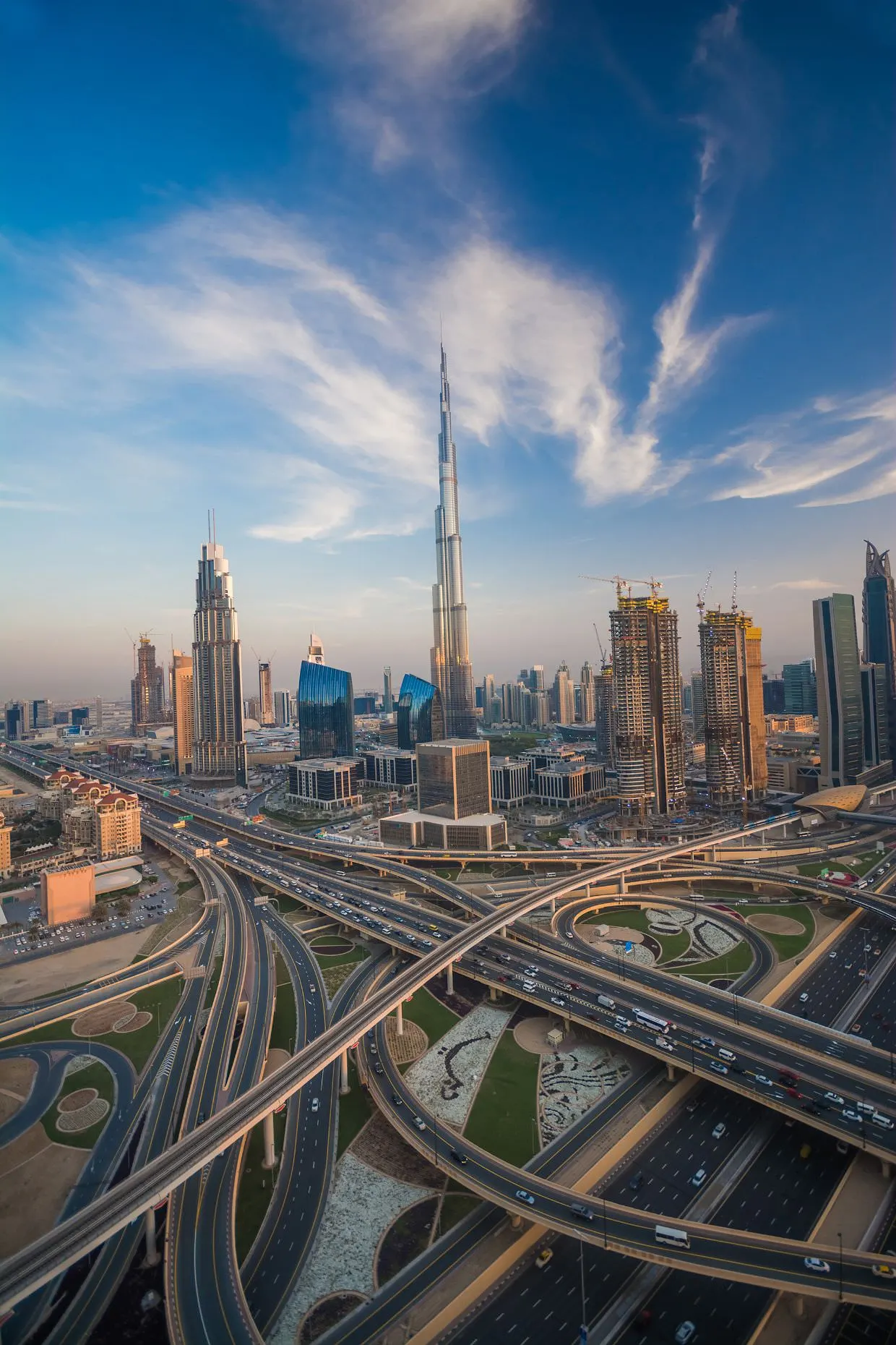 Dubai's booming property market Unveiling the lucrative potential of off-plan investmentسوق العقارات المزدهر في دبي الكشف عن الإمكانات المربحة للاستثمارات على الخارطة